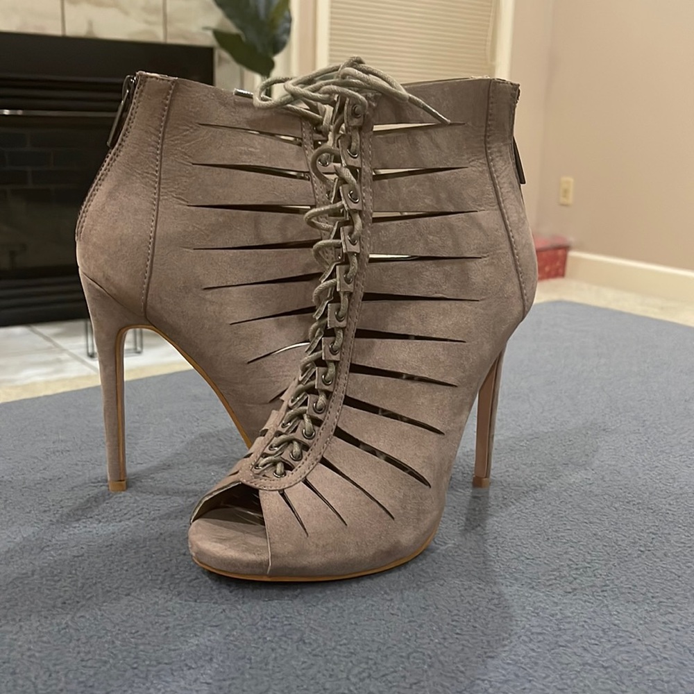 Tan Bootie size 9 never worn Miss Lola
